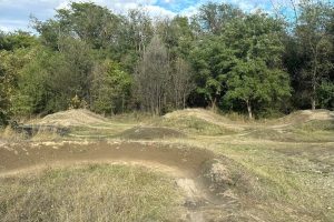 Пловдив инвестира 700 хил. лв. за модерен велопарк до Братската могила Пловдив инвестира 700 хил. лв. за модерен велопарк до Братската могила