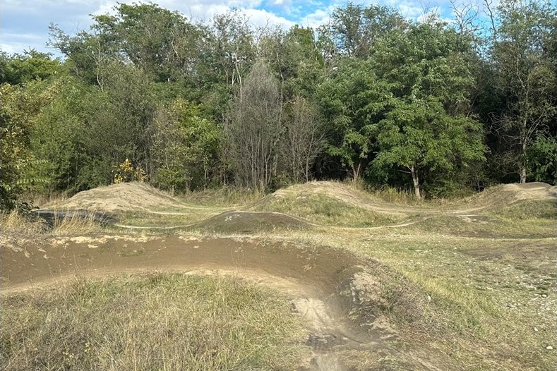 Пловдив инвестира 700 хил. лв. за модерен велопарк до Братската могила Пловдив инвестира 700 хил. лв. за модерен велопарк до Братската могила