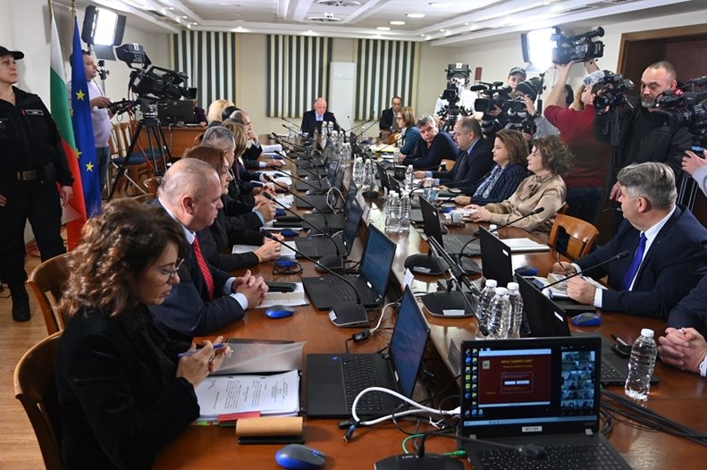 ВСС отговори гневно на Слави Ангелов, но отказа да разкрие точния размер на заплатите ВСС отговори гневно на Слави Ангелов, но отказа да разкрие точния размер на заплатите