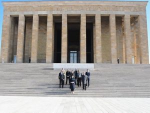 Рекорд на Деня на Републиката: Над 1,1 милиона души посетиха мавзолея „Анъткабир“ Рекорд на Деня на Републиката: Над 1,1 милиона души посетиха мавзолея „Анъткабир“