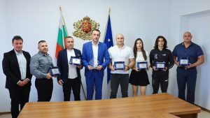 България сред водещите сили: Иван Пешев награди златните медалисти по канадска борба от Световното в Албена България сред водещите сили: Иван Пешев награди златните медалисти по канадска борба от Световното в Албена