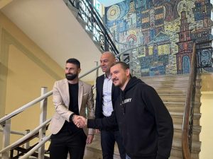 Призив за спортсменство преди дербито: Илиев и Неделев си стиснаха ръцете пред кмета Призив за спортсменство преди дербито: Илиев и Неделев си стиснаха ръцете пред кмета