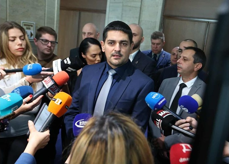 Криза с горивата? МЕЧ прогнозираха опашки пред бензиностанциите след исканата забрана за износ Криза с горивата? МЕЧ прогнозираха опашки пред бензиностанциите след исканата забрана за износ