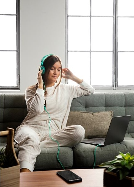 Как да изберем слушалки за домашния офис: Технологии за фокус и продуктивност Как да изберем слушалки за домашния офис: Технологии за фокус и продуктивност