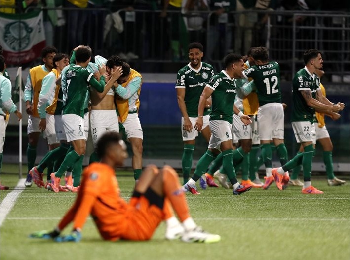 Невероятен обрат: "Палмейрас" навакса 0:3 и стигна финал в Копа Либертадорес Невероятен обрат: "Палмейрас" навакса 0:3 и стигна финал в Копа Либертадорес