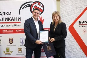 Столична община отличи „Малки великани“ на БУЛСТРАД за приноса им към ученическия спорт Столична община отличи „Малки великани“ на БУЛСТРАД за приноса им към ученическия спорт