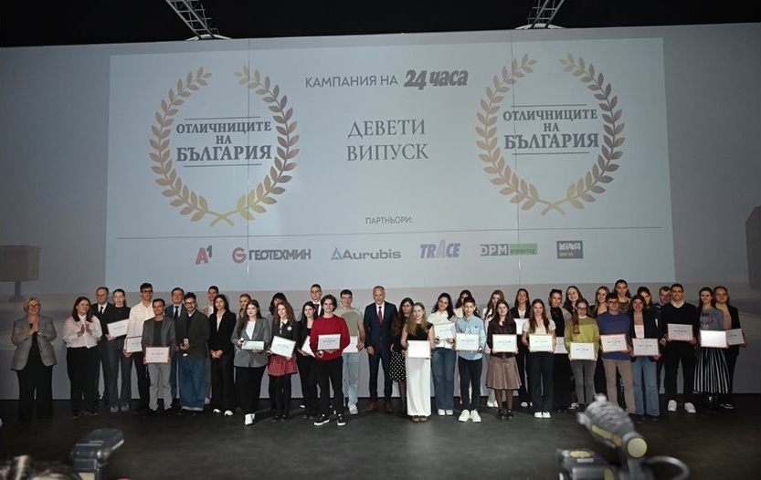 Министър Вълчев към 50-те нови отличници: Можете да прекроите света, скочете в дълбокото Министър Вълчев към 50-те нови отличници: Можете да прекроите света, скочете в дълбокото