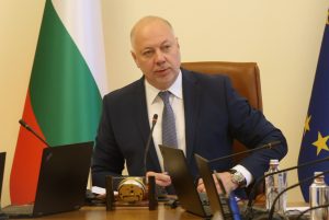 Правителството увеличава добавката за вдовишка пенсия и създава 254 нови социални услуги