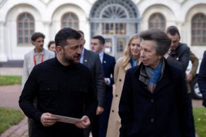 Принцеса Ан с изненадваща визита в Киев в подкрепа на децата на Украйна