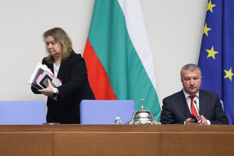 Парламентът блокира комисията „Хаяши“, опозицията заплаши с бойкот Парламентът блокира комисията „Хаяши“, опозицията заплаши с бойкот