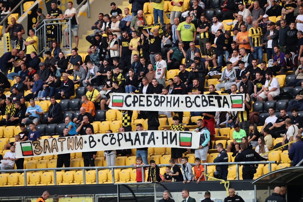 Напрежение в Ботев (Пловдив): Сметките на клуба са блокирани, Филипов и бивш юрист влязоха в остър спор