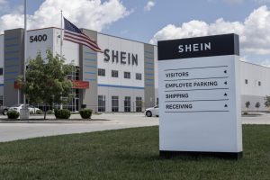 Shein прави смела крачка: Отваря първите си физически магазини във Франция въпреки скандалите