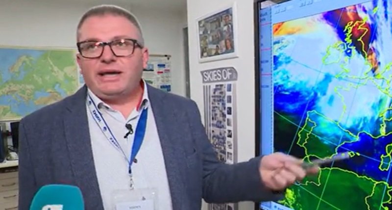 НИМХ: Обстановката се усложнява, циклонът наближава Черноморието