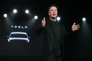 Напрежение в Tesla: Акционери се опълчват срещу рекордния бонус от $56 млрд. за Илон Мъск
