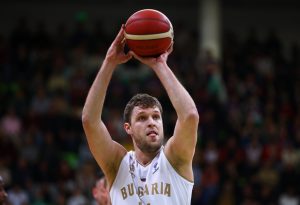 Везенков поведе Олимпиакос към победа в Гърция, шампионите вкараха 100 точки