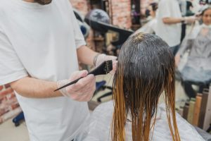 Мокко-мус и Космически блонд: Кои са доминиращите цветове за коса през 2025 г.?