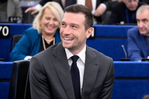 Два вота на недоверие срещу Фон дер Лайен: Бардела превърна гласуването в атака срещу 'Европа на Макрон'