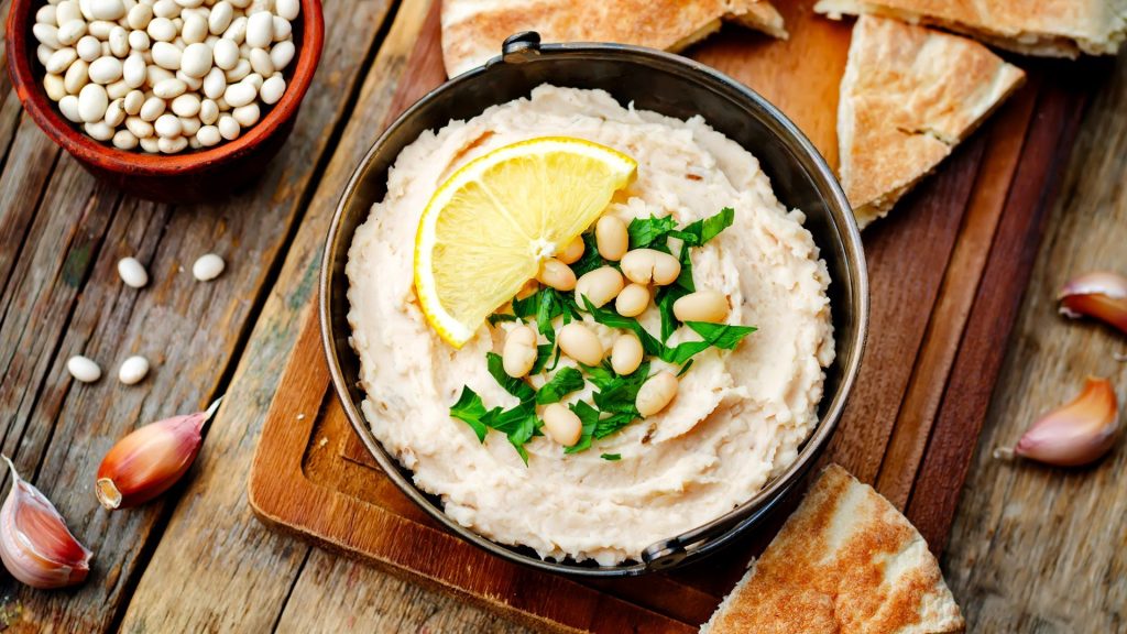 Само за 10 минути: Бърз хумус от бял боб – вкусна и свежа алтернатива