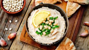 Само за 10 минути: Бърз хумус от бял боб – вкусна и свежа алтернатива