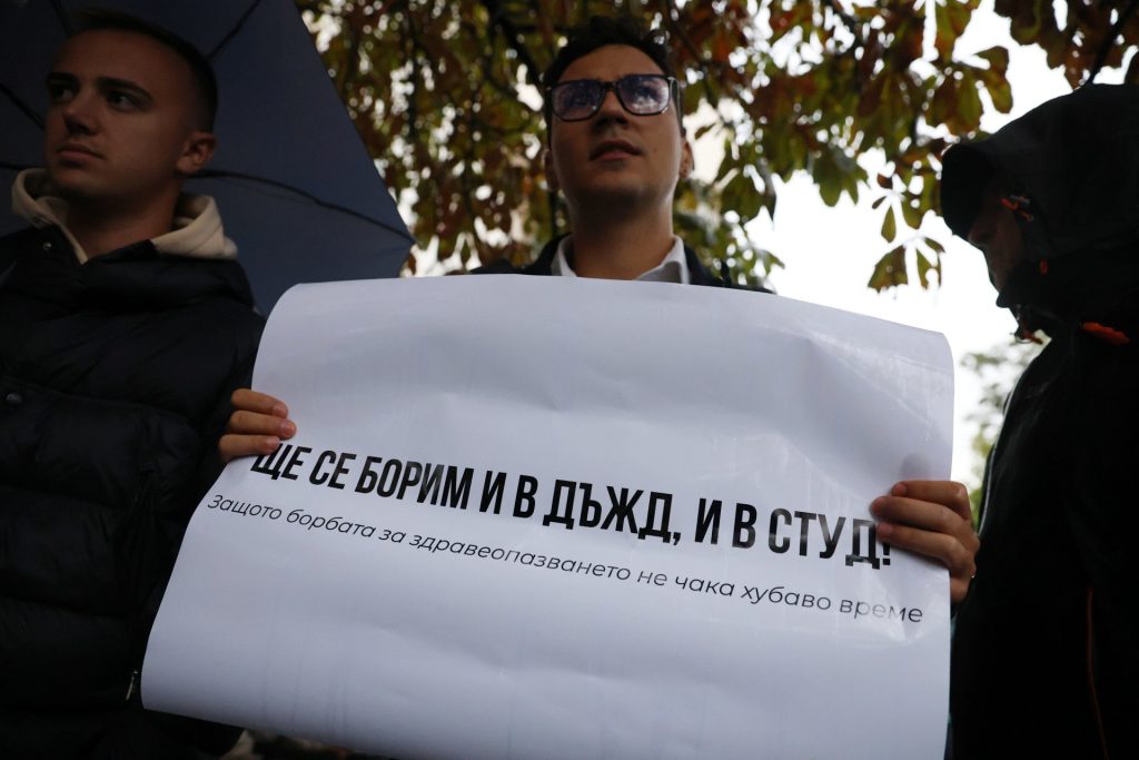 Младите лекари протестираха: Искаме 150% от средната заплата, министърът: Системата не се крепи на тях