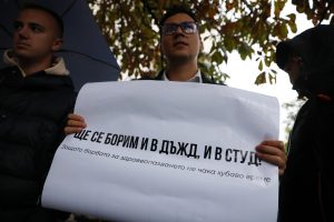 Младите лекари протестираха: Искаме 150% от средната заплата, министърът: Системата не се крепи на тях