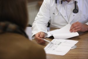 Лекарите предлагат двойно увеличение на потребителската такса на два етапа и такса за деца