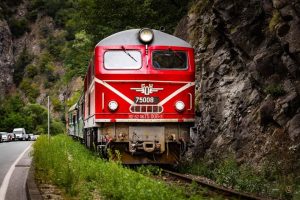 Родопската теснолинейка е сред шестте най-красиви есенни влакови маршрута в света