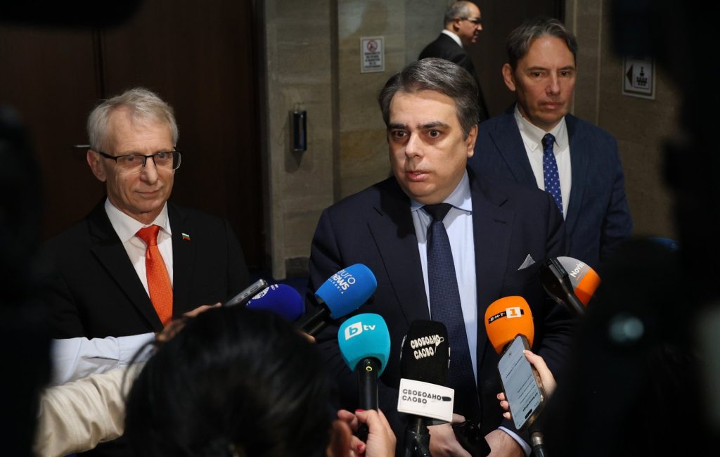 Василев: „Дуото по художествена гимнастика е минало към съчетанието с бухалки“, след като прокуратурата привика зам.-кмета на София Василев: „Дуото по художествена гимнастика е минало към съчетанието с бухалки“, след като прокуратурата привика зам.-кмета на София