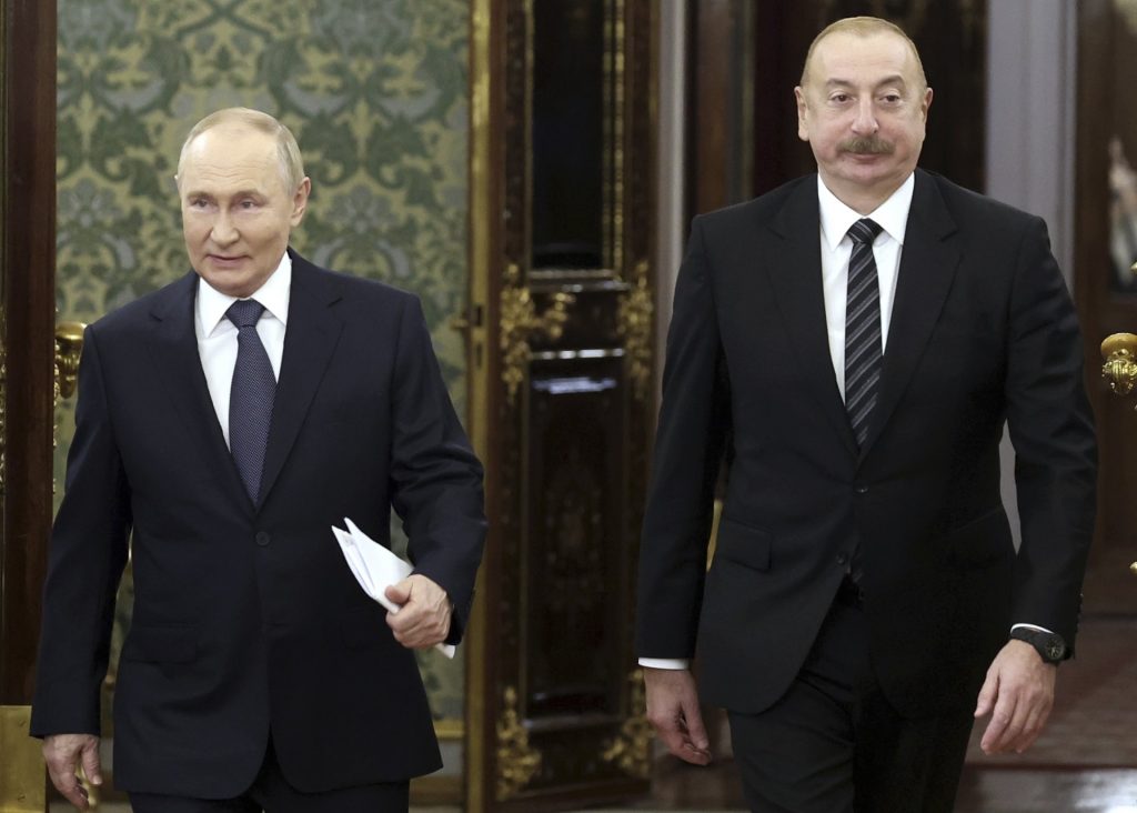 Путин обясни пред Алиев за свалянето на азербайджанския самолет и обеща обезщетения Путин обясни пред Алиев за свалянето на азербайджанския самолет и обеща обезщетения