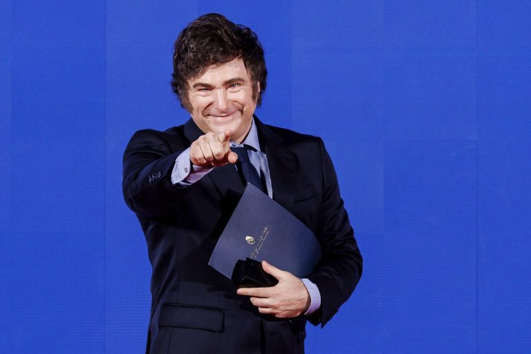САЩ отпускат $20 млрд. подкрепа за Аржентина, настояват за прекъсване на връзките с Китай САЩ отпускат $20 млрд. подкрепа за Аржентина, настояват за прекъсване на връзките с Китай