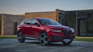 Alfa Romeo Tonale с фейслифт: Подобрено управление, нови двигатели и луксозен интериор