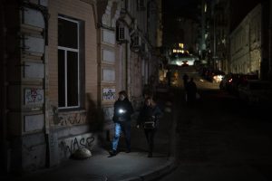 Претоварване и руски атаки оставиха Киев и други области на Украйна без ток