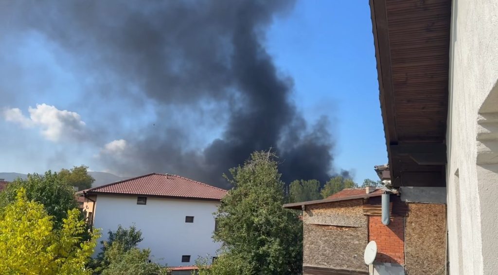Овладяха пожара в “Стомана Индъстри” в Перник: Причината е самозапалване на стружки Овладяха пожара в “Стомана Индъстри” в Перник: Причината е самозапалване на стружки