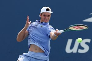 БНТ предава на живо: Александър Василев атакува юношеския Мастърс в Китай като водач на схемата