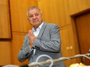 Футболната легенда Петър Зехтински представи автобиографията си "Да играеш за другите"