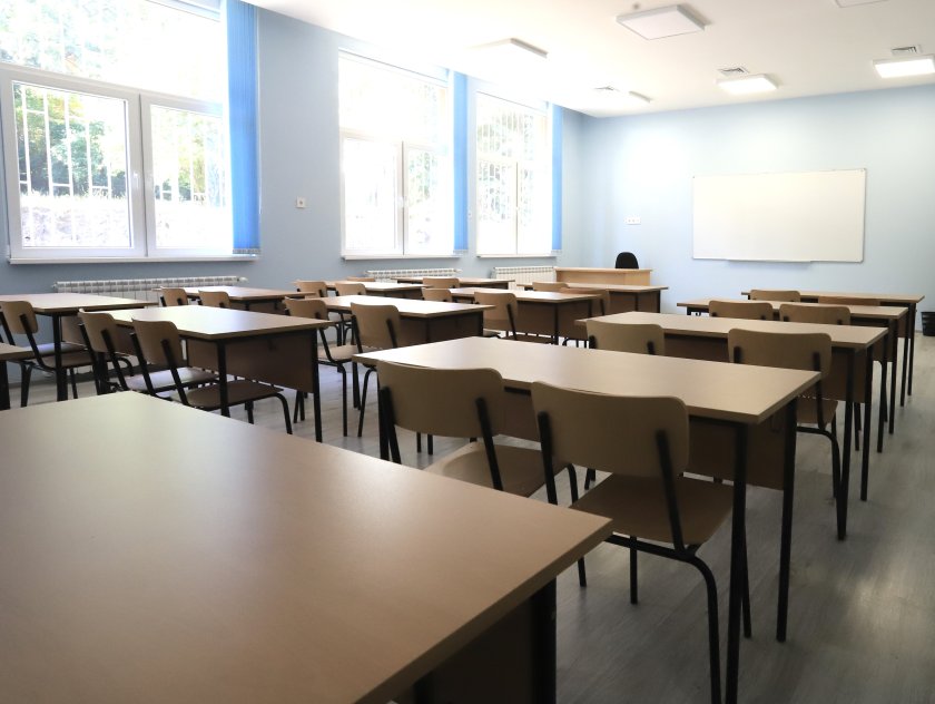 Националната програма на МОН за ИТ кариера се разширява: 150 десетокласници стартират обучение по програмиране