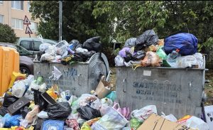 Кризата с боклука в „Люлин“ и „Красно село“ навлиза в трета седмица: София включва още 4 камиона