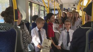 В навечерието на Деня на будителите: „Четящ автобус“ превърна градския транспорт във Варна в подвижна литературна сцена В навечерието на Деня на будителите: „Четящ автобус“ превърна градския транспорт във Варна в подвижна литературна сцена