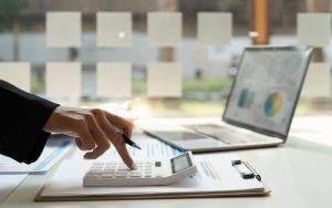 Бюджетният дефицит достигна 5,2 млрд. лв., финансовото министерство очаква 4,4 млрд. лв. от Европа