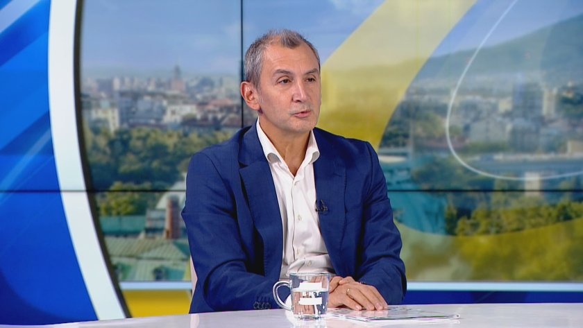 Доц. Михаил Околийски: Забраните не работят, а отровата на социалните мрежи е в дозата Доц. Михаил Околийски: Забраните не работят, а отровата на социалните мрежи е в дозата