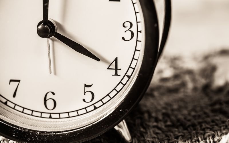 Евродепутатите настояват: Край на сезонната смяна на часа след шест години застой Евродепутатите настояват: Край на сезонната смяна на часа след шест години застой