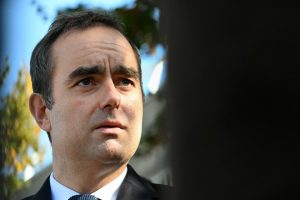 Седмото правителство на Макрон: Себастиан Льокорню встъпва в длъжност, посрещнат с вот на недоверие
