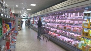 Гърция с двупосочни реформи: 13-часов работен ден и намаления на над 2000 стоки от първа необходимост