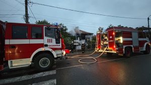 Взрив на газова бутилка в Казанлък: Къща пламна, има леко обгазен собственик