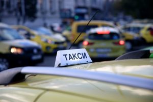 Такситата остават под контрол: Двойно обозначаване на стикерите и изясняване за апаратите Такситата остават под контрол: Двойно обозначаване на стикерите и изясняване за апаратите