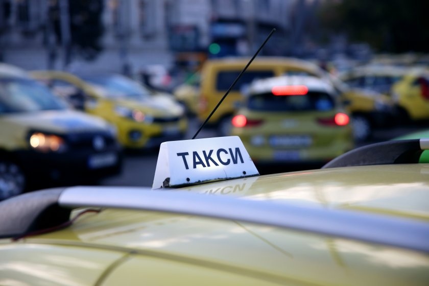 Такситата остават под контрол: Двойно обозначаване на стикерите и изясняване за апаратите Такситата остават под контрол: Двойно обозначаване на стикерите и изясняване за апаратите