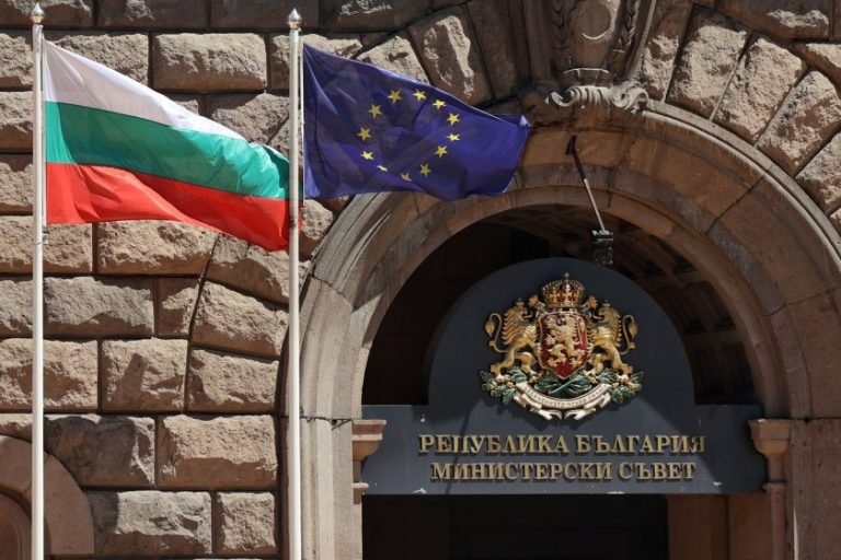 Кабинетът одобрява бюджети за компенсации на родители и разглежда ключов закон за безопасност