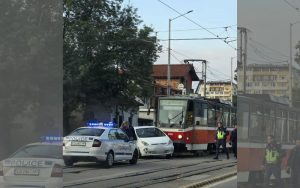 Катастрофа между кола и трамвай блокира бул. "Константин Величков" в час пик