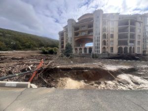 Несебър свика комисия за щетите: Без ток в Елените, водата в Свети Влас е с влошени показатели