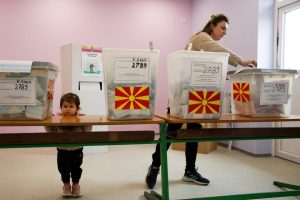 ВМРО-ДПМНЕ остава фаворит на местните избори в Северна Македония: Вотът е стрес тест за кабинета